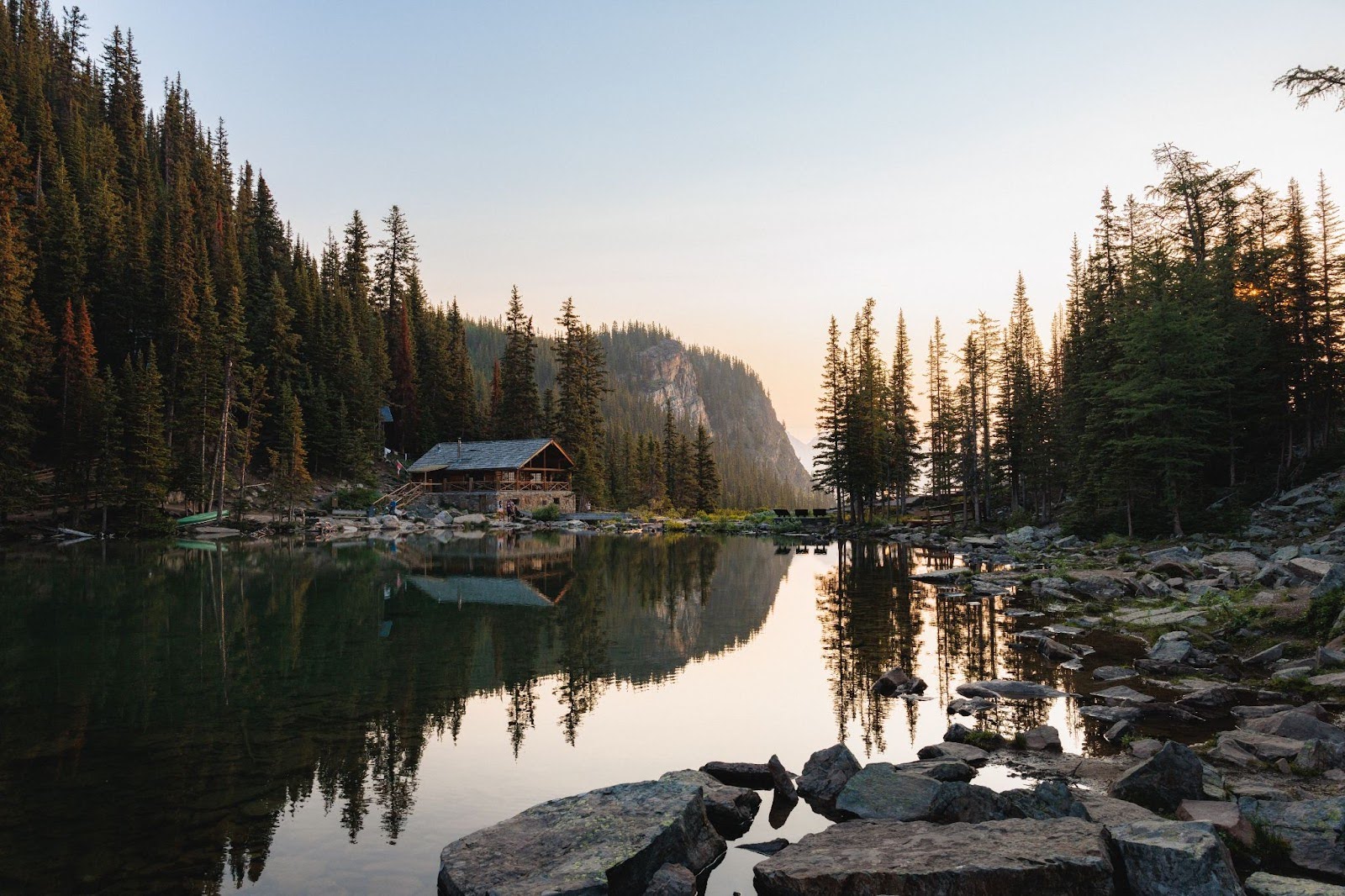 Hiking up to Lake Agnes Tea House 
